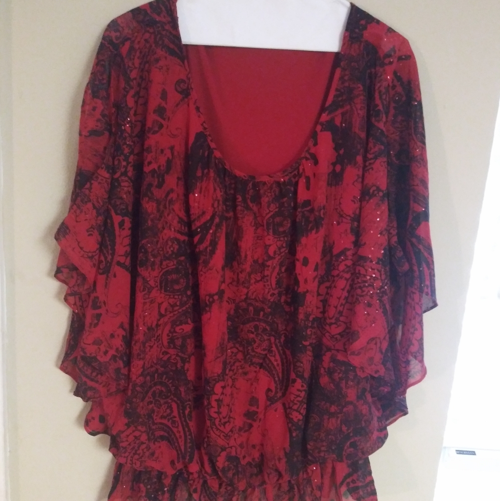 Cute black and red top